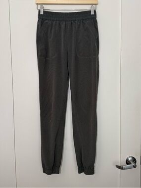 Aritzia TNA Joggers Pants Womens Sz S Gray Pull On Elastic Waist Lightweight